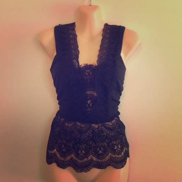 Fashion Nova Tops - 👩🏻‍✈️Black Lace Cutout Top